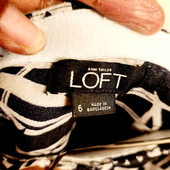 Ann Taylor Loft | Women's Navy & Off White Abstract Print Jumpsuit (Size 6) - Picture 3 of 15